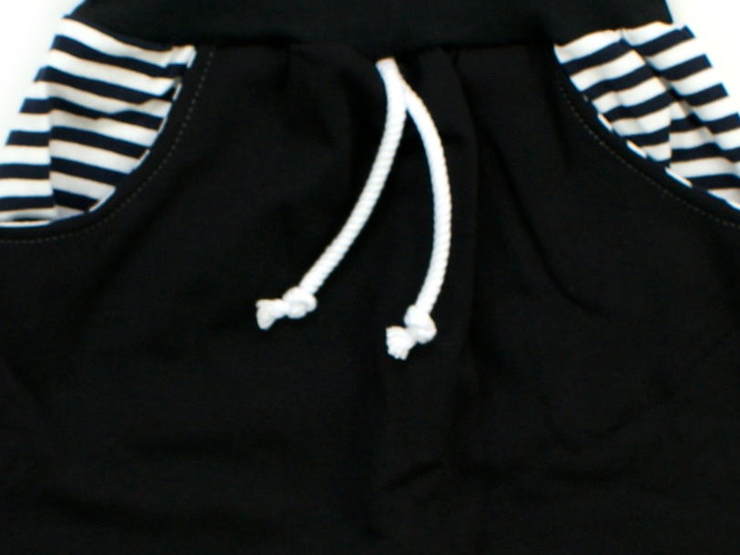 Pumphose mit Tasche in schwarz Streifen