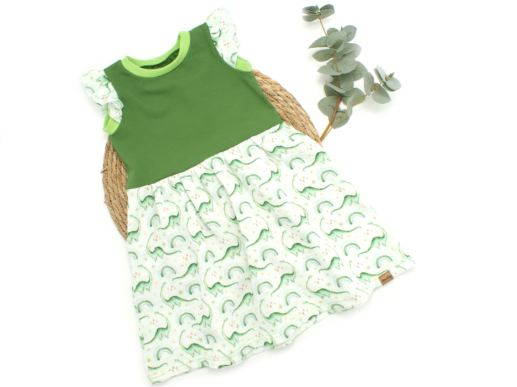 Musselin Kinderkleid mit Rüschen "Dinos" grün