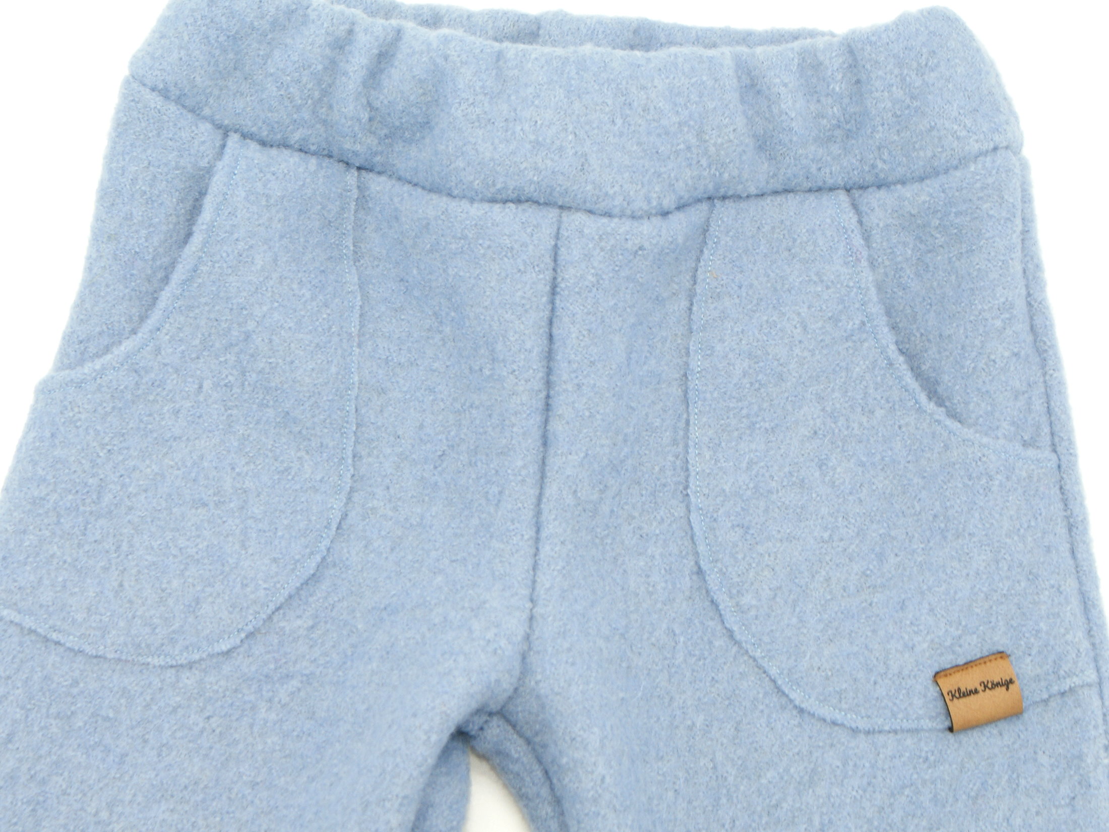 Kinderhose aus Wollwalk in Hellblau mit Gummizug und Taschen