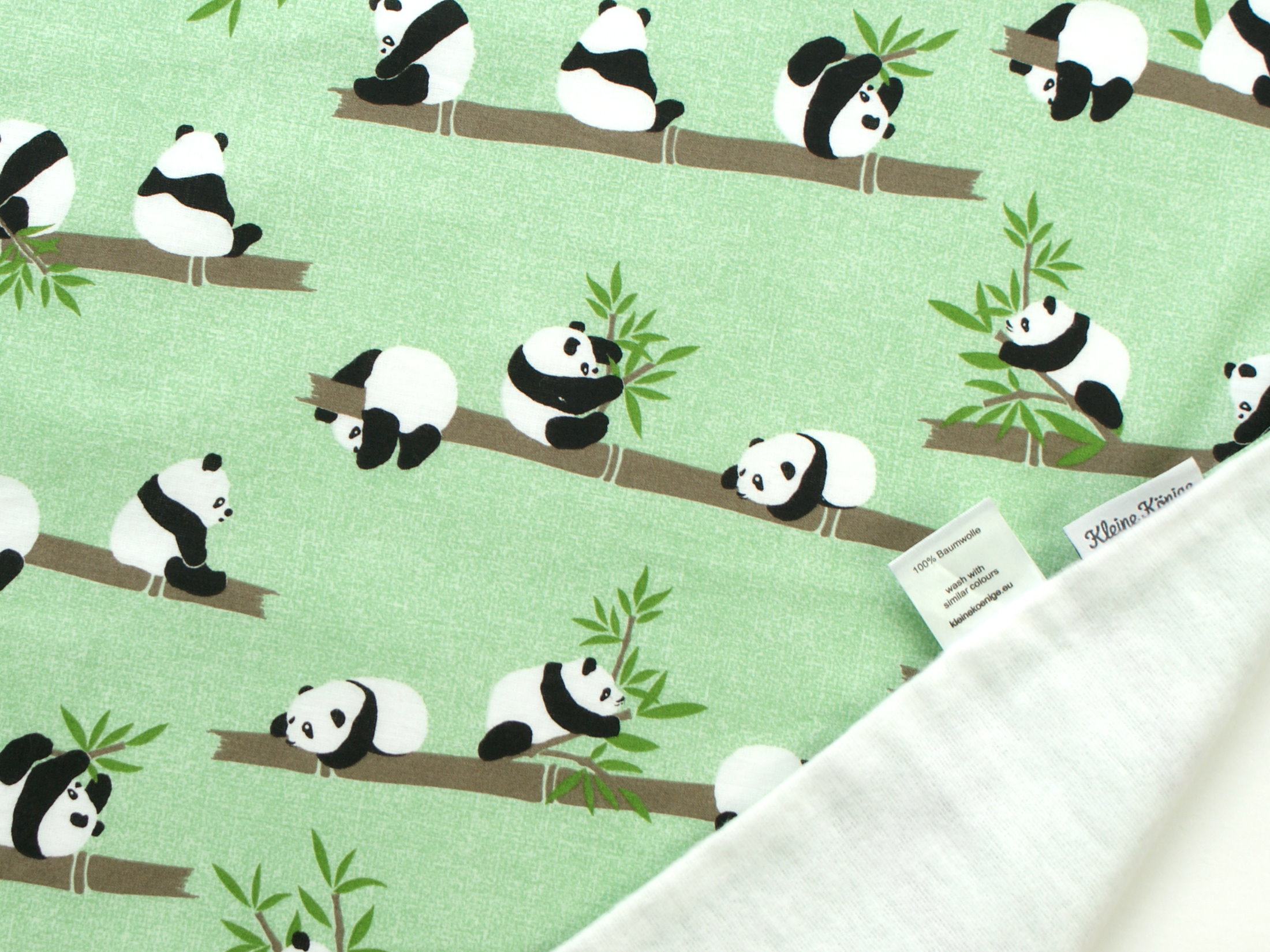 Babydecke "Panda" in grün weiß mit Namen bestickt