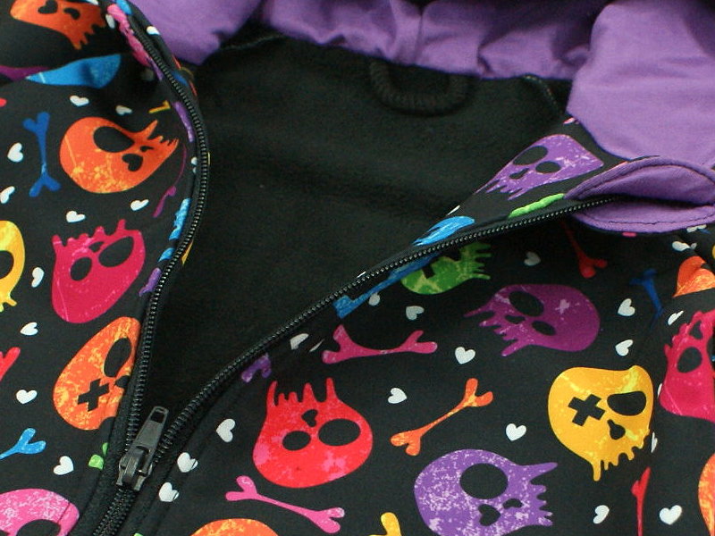 Softshelloverall Anzug "Colourful Skulls" lila schwarz